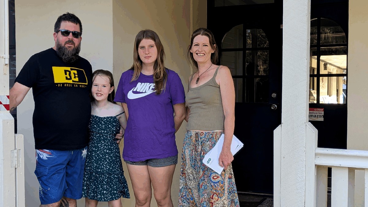 Katie Lynch: Život s bývalým manželem na stejném pozemku